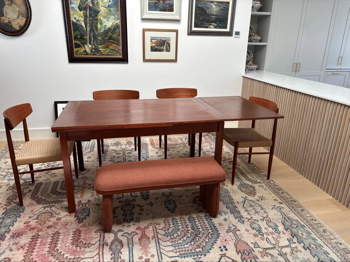 Table & Chairs - Image 2