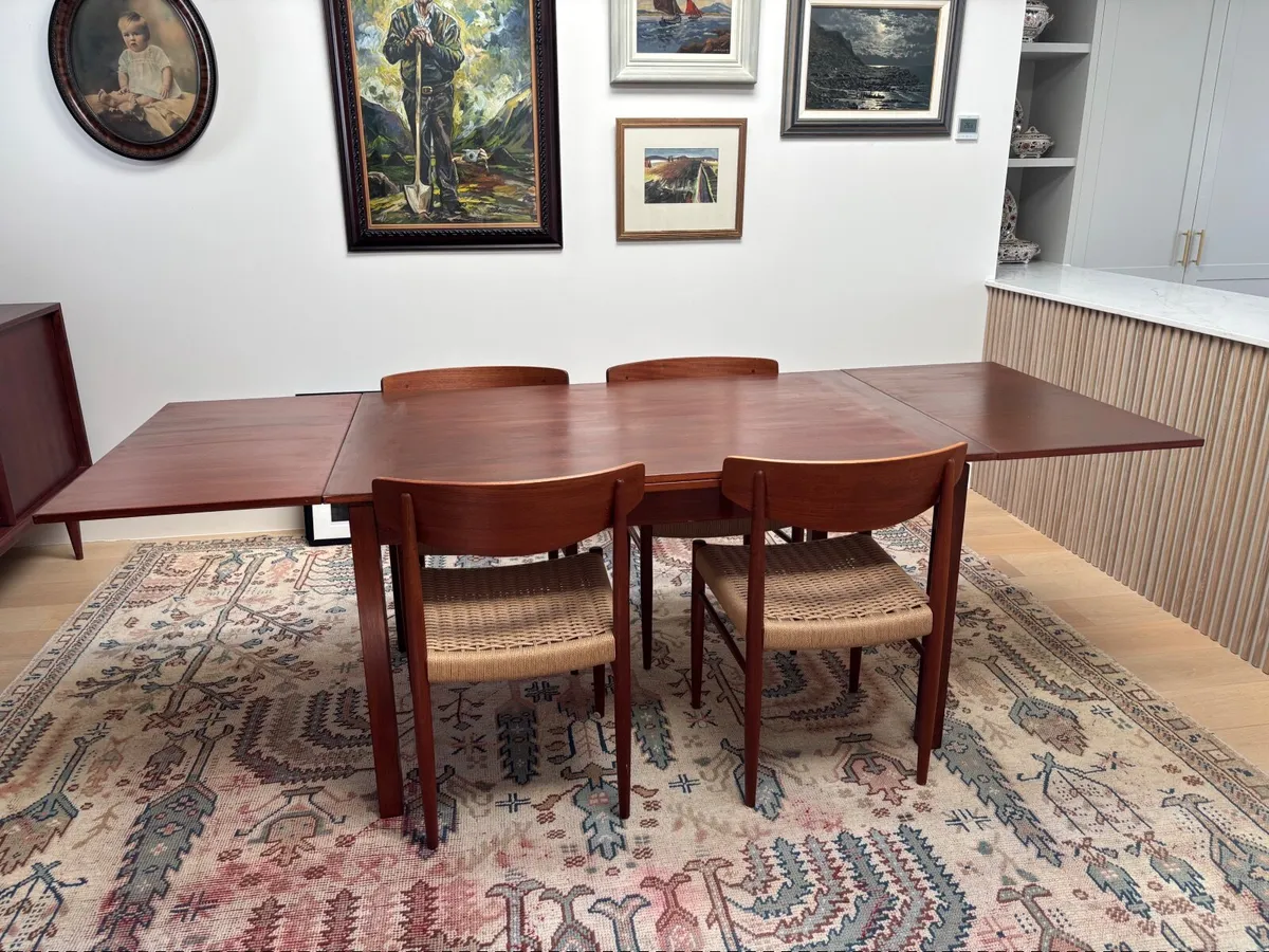 Table & Chairs - Image 3