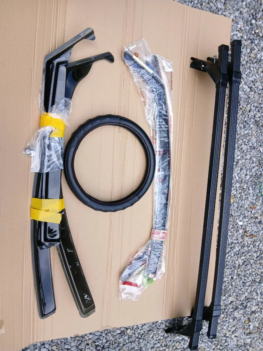 2 SETS OF ROOF BARS AND WIND DEFLECTORS - Image 1