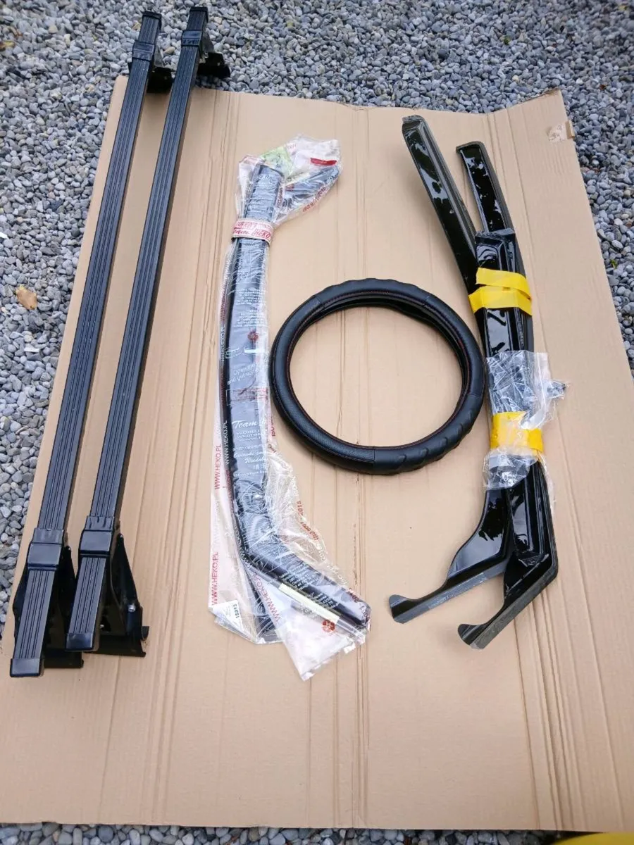 2 SETS OF ROOF BARS AND WIND DEFLECTORS - Image 2