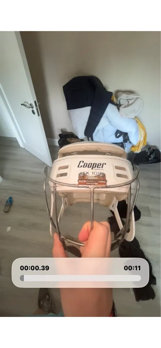 White oldstyle sk100 cooper helmet - Image 1