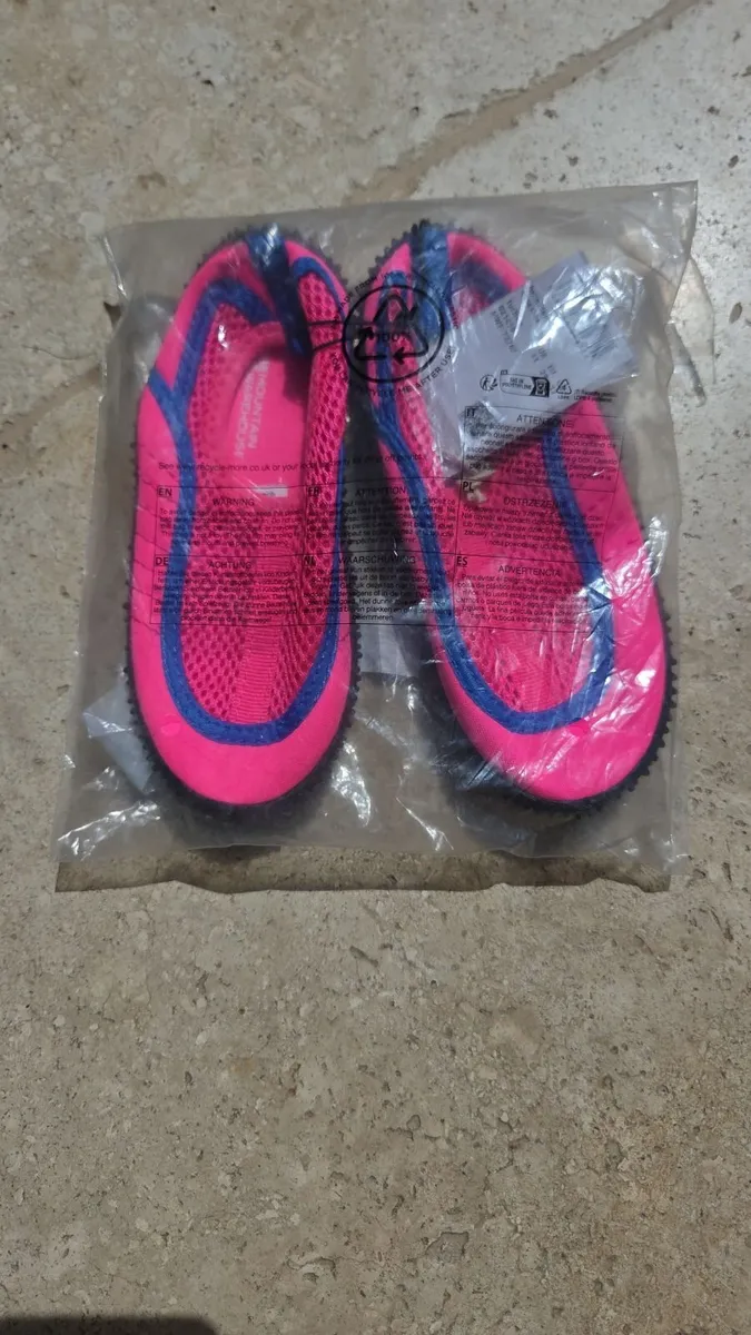 New kids swim shoes and coat - Image 3