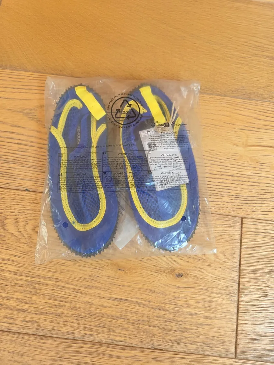 New kids swim shoes and coat - Image 4