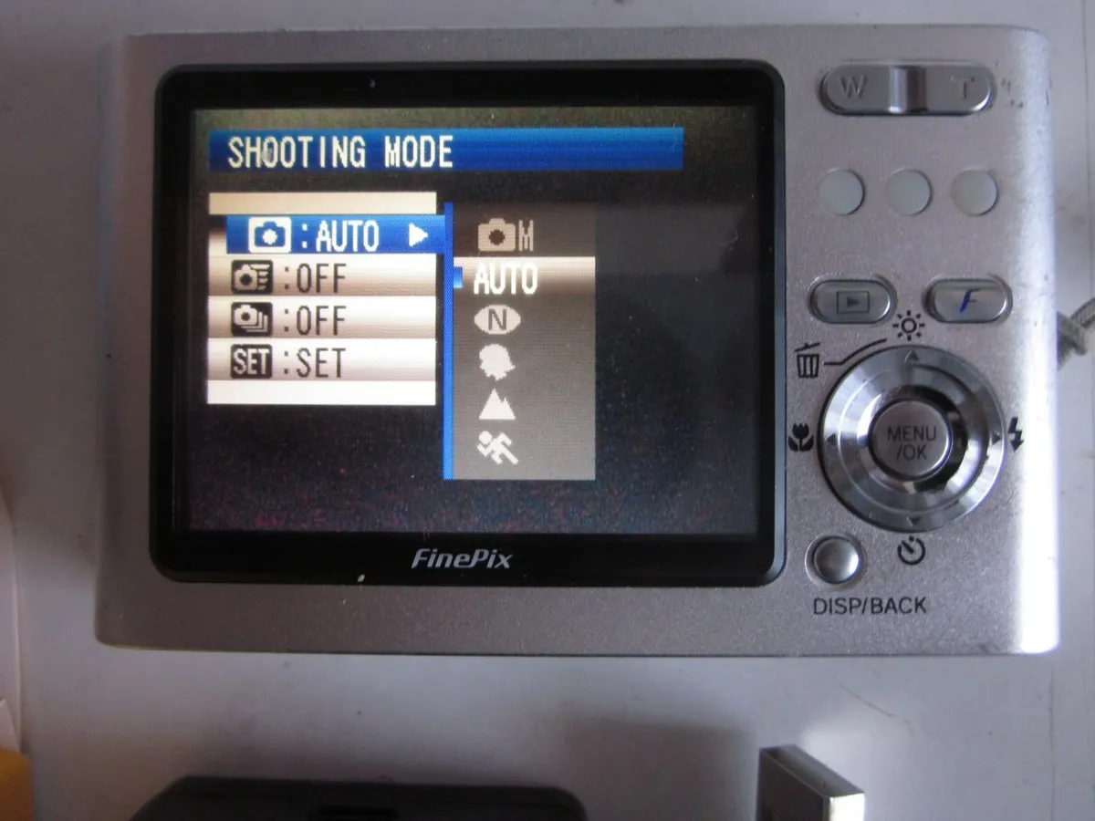 Fujifilm FinePix Z2 Zoom Digital Camera - Image 4