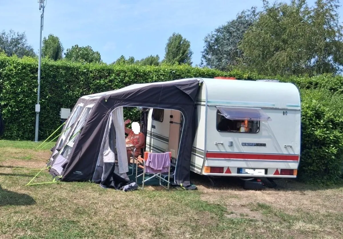 Excellent condition, light, 2-berth caravan - Image 2