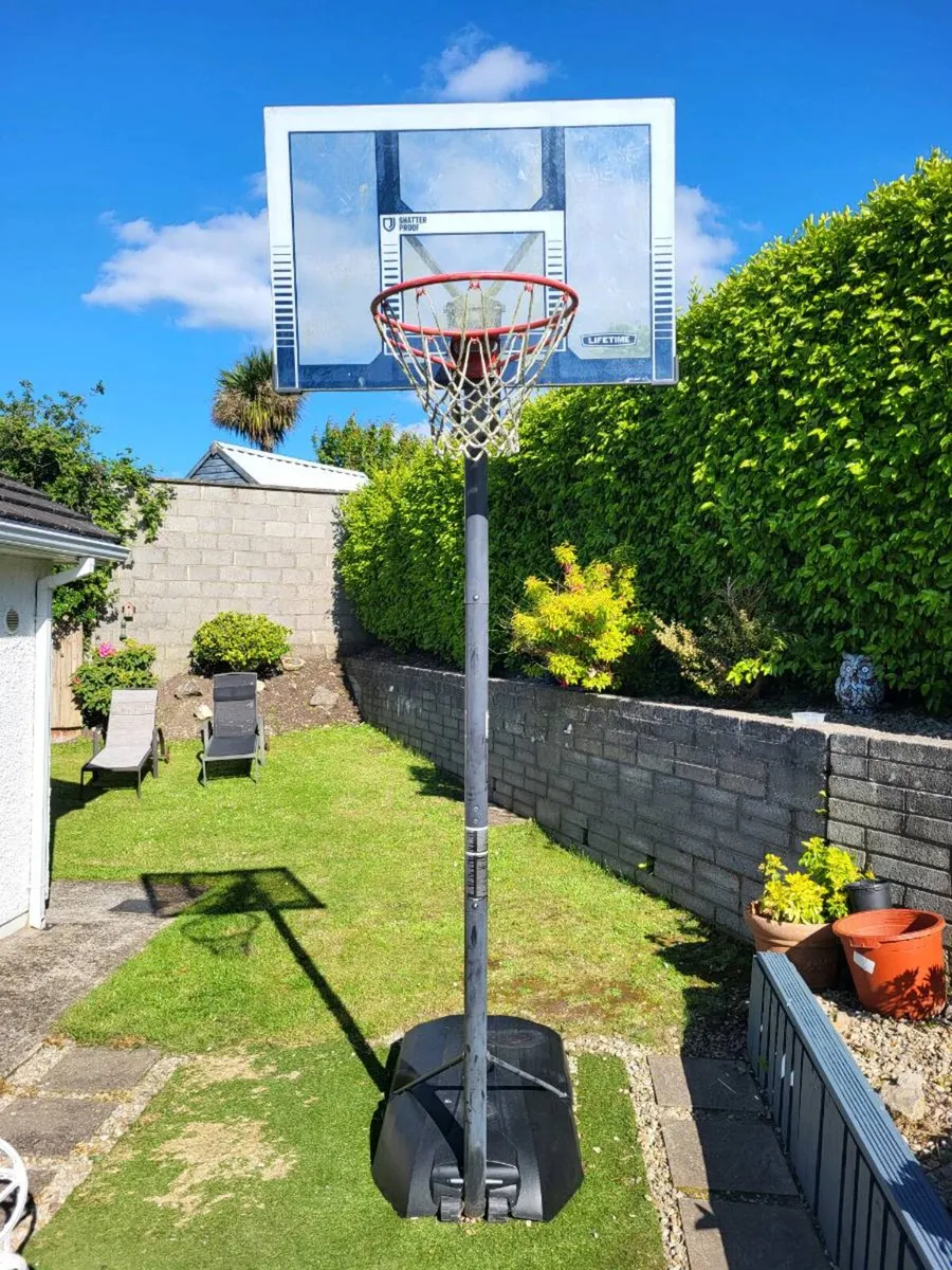 Basketball Hoop and stand - Image 1