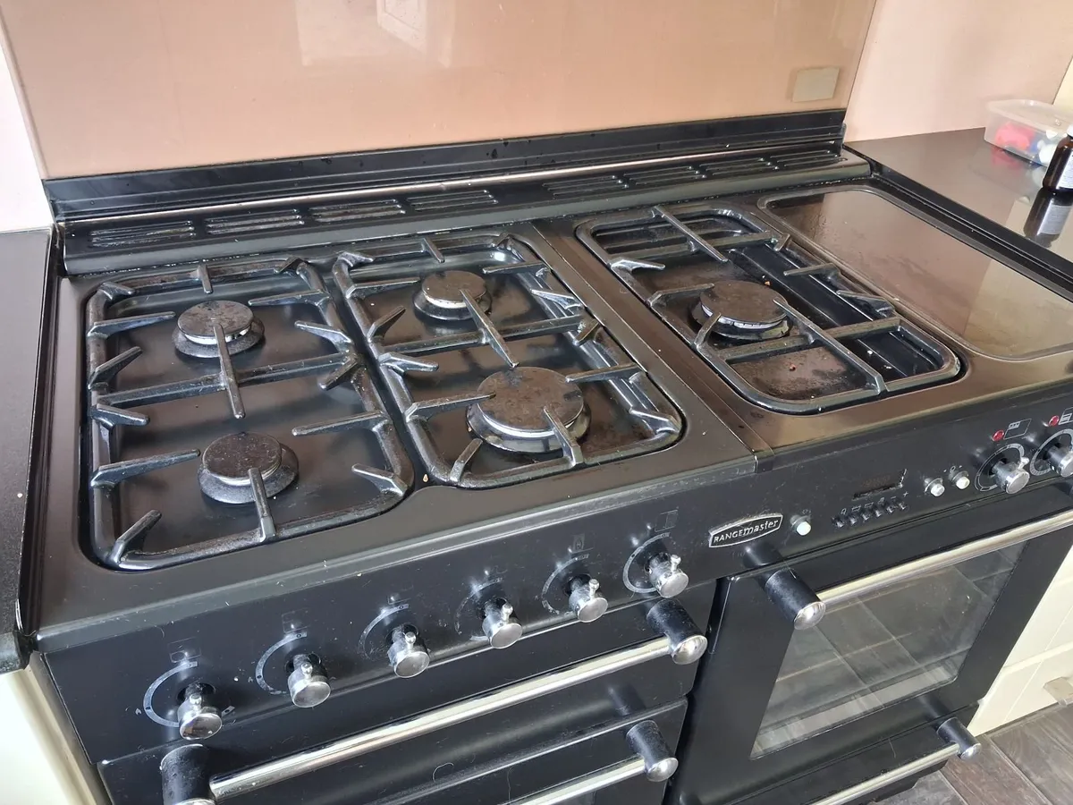 Rangemaster dual fuel range cooker and extractor - Image 2