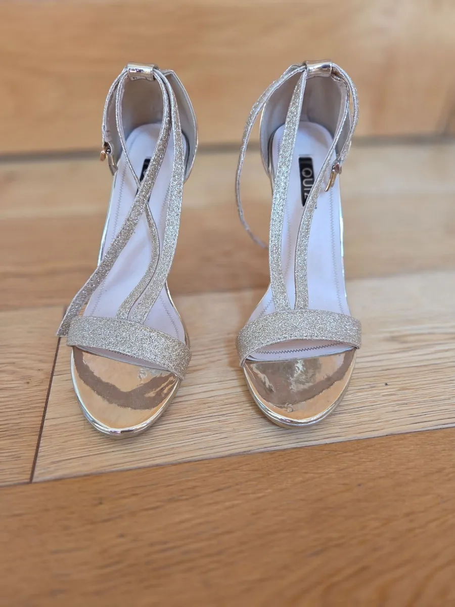 Shoe's - Image 1