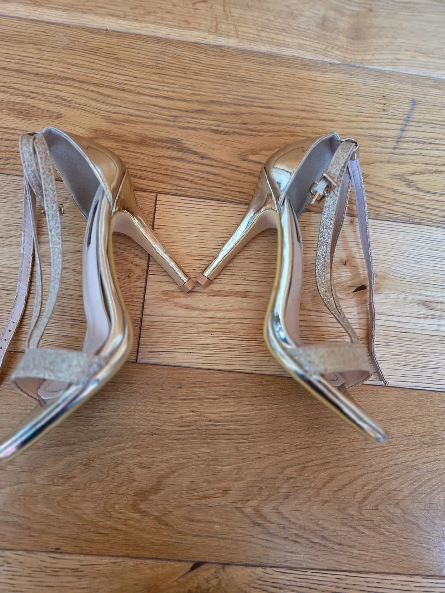 Shoe's - Image 3