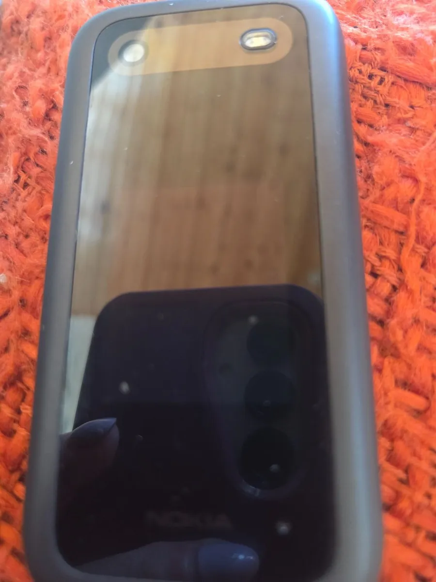 Nokia 2660 Flip Phone - Image 2