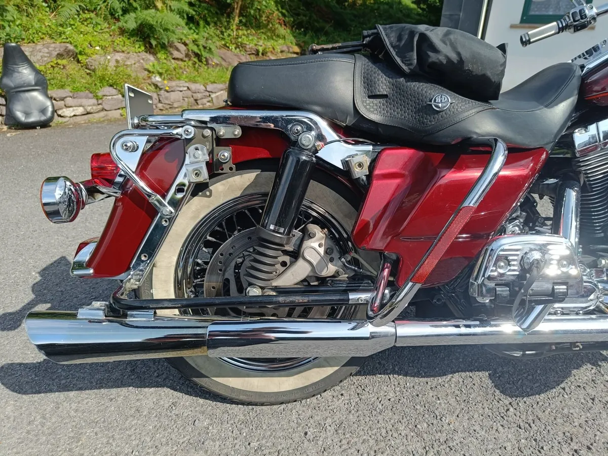 Beautiful HARLEY DAVIDSON ROAD KING CLASSIC - Image 3