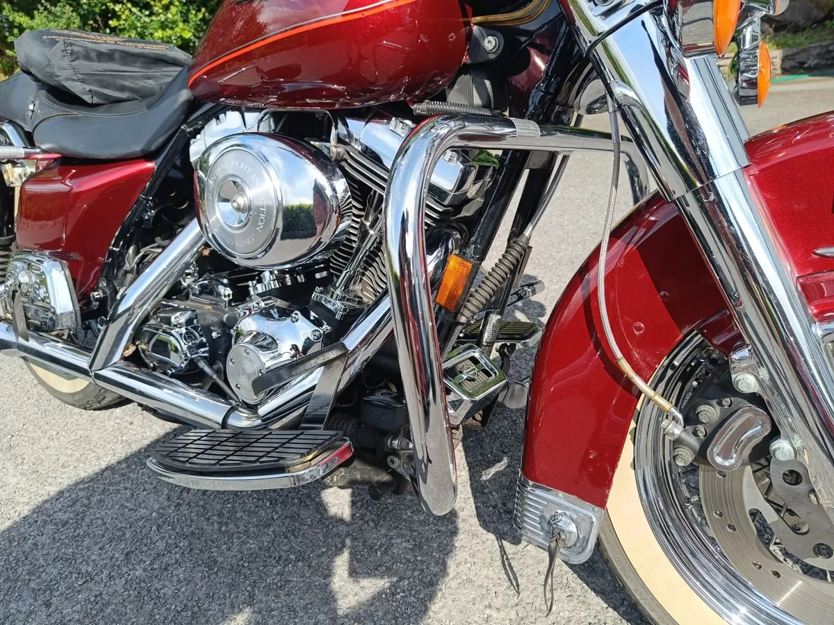 Beautiful HARLEY DAVIDSON ROAD KING CLASSIC - Image 4