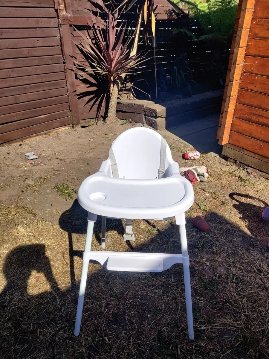 Rocking cot Free to take away and small high chair - Image 2