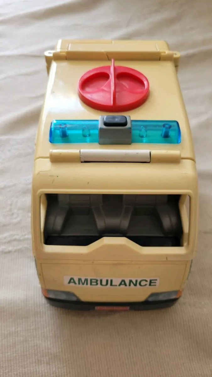 Ambulance toy - Image 2