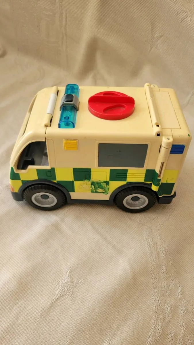 Ambulance toy - Image 3