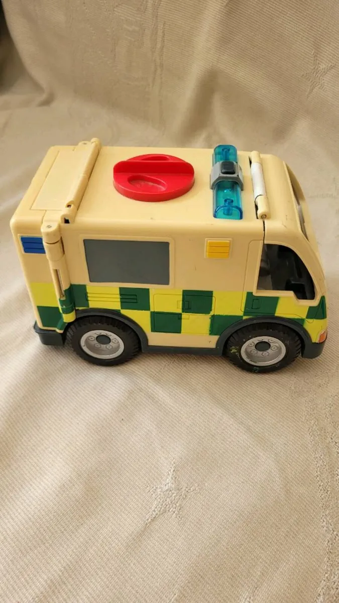 Ambulance toy - Image 4