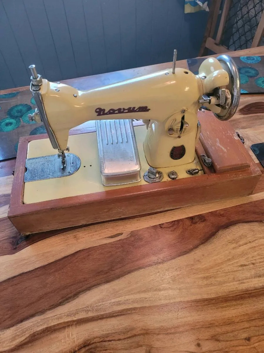 Novum sewing machine