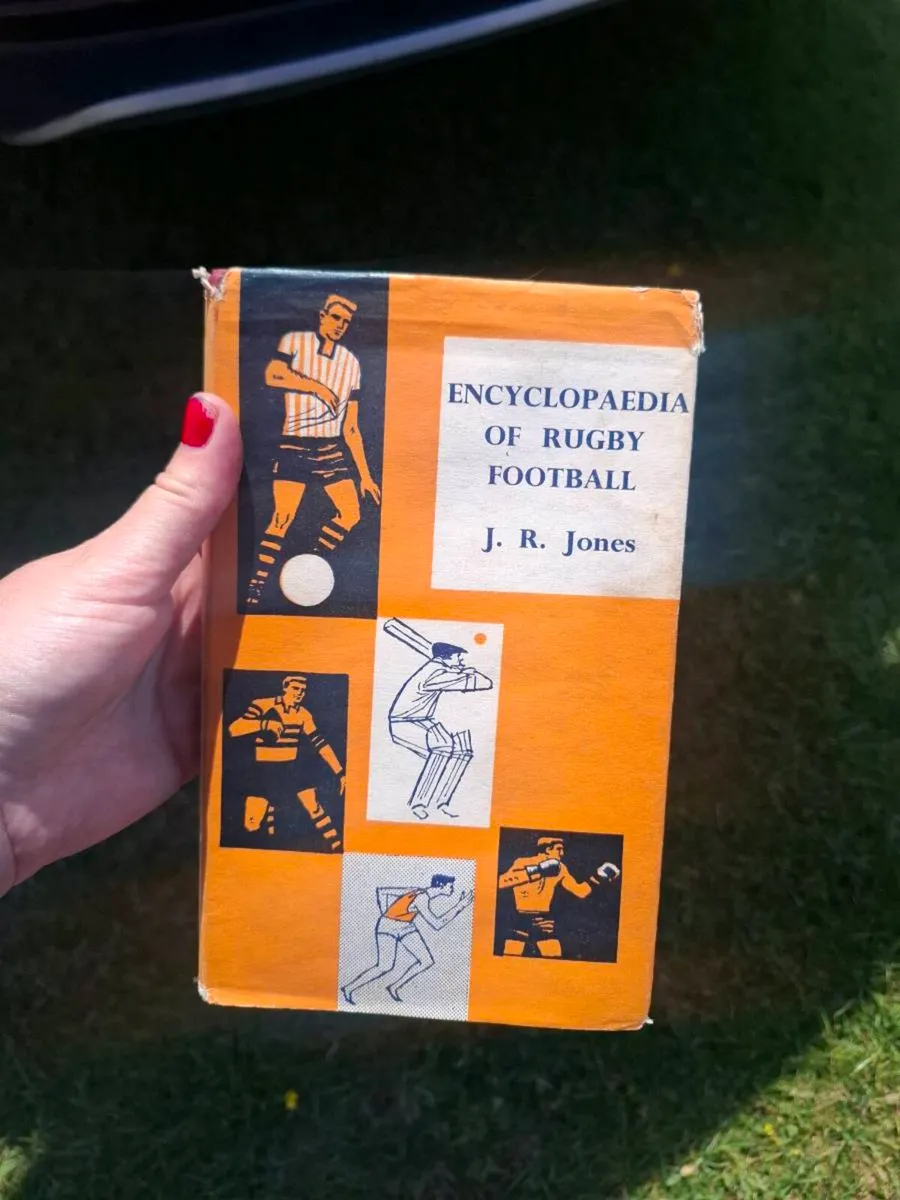 Vintage book encyclopedia of rugby - Image 1