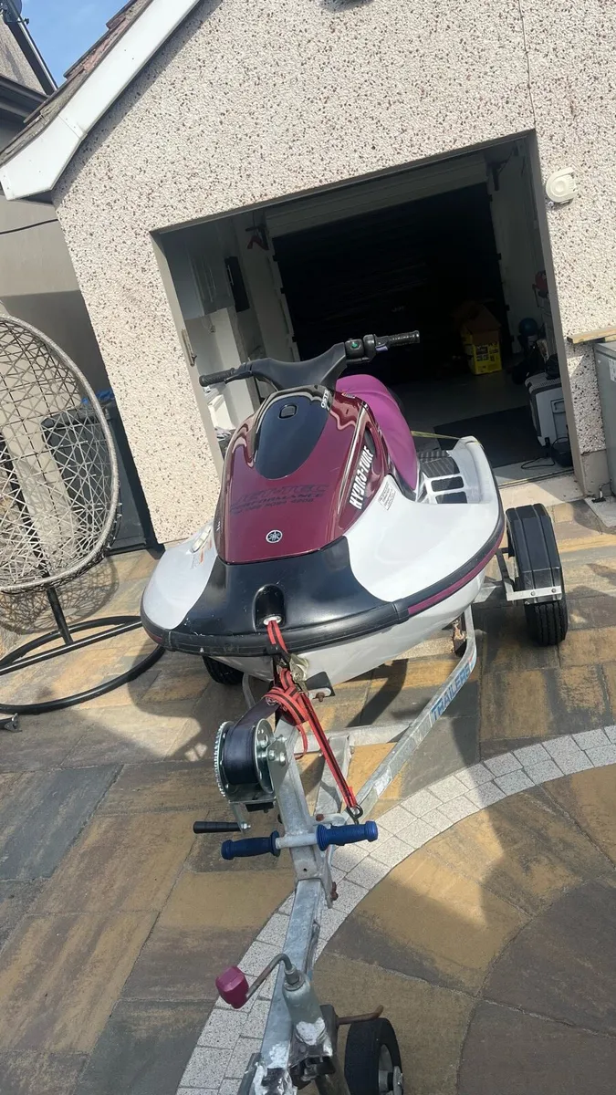 Jet skis - Image 2