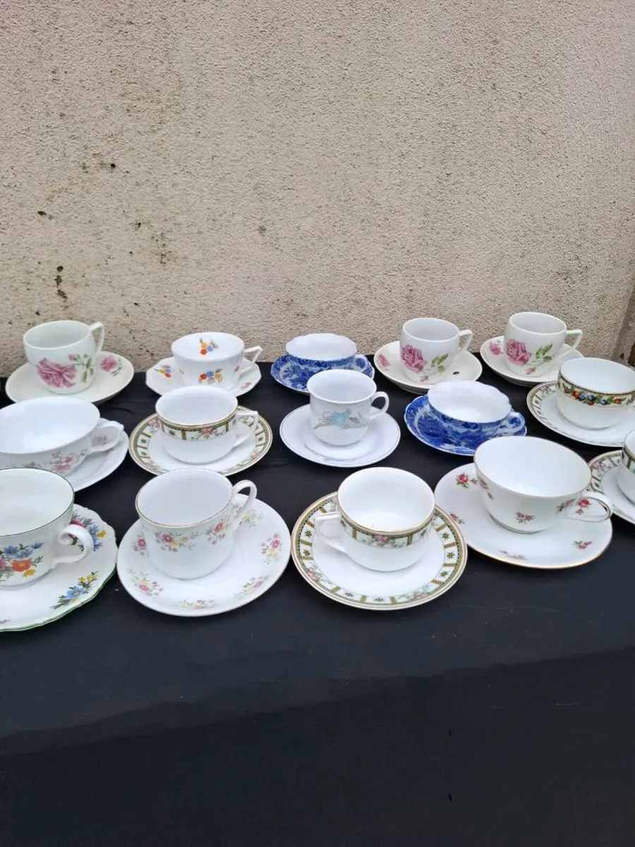 20 china tea cups and saucers postage possible - Image 2