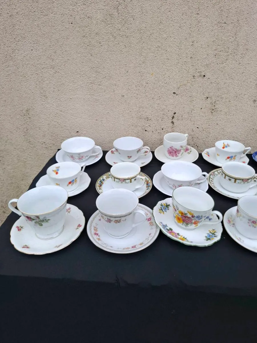 20 china tea cups and saucers postage possible - Image 4