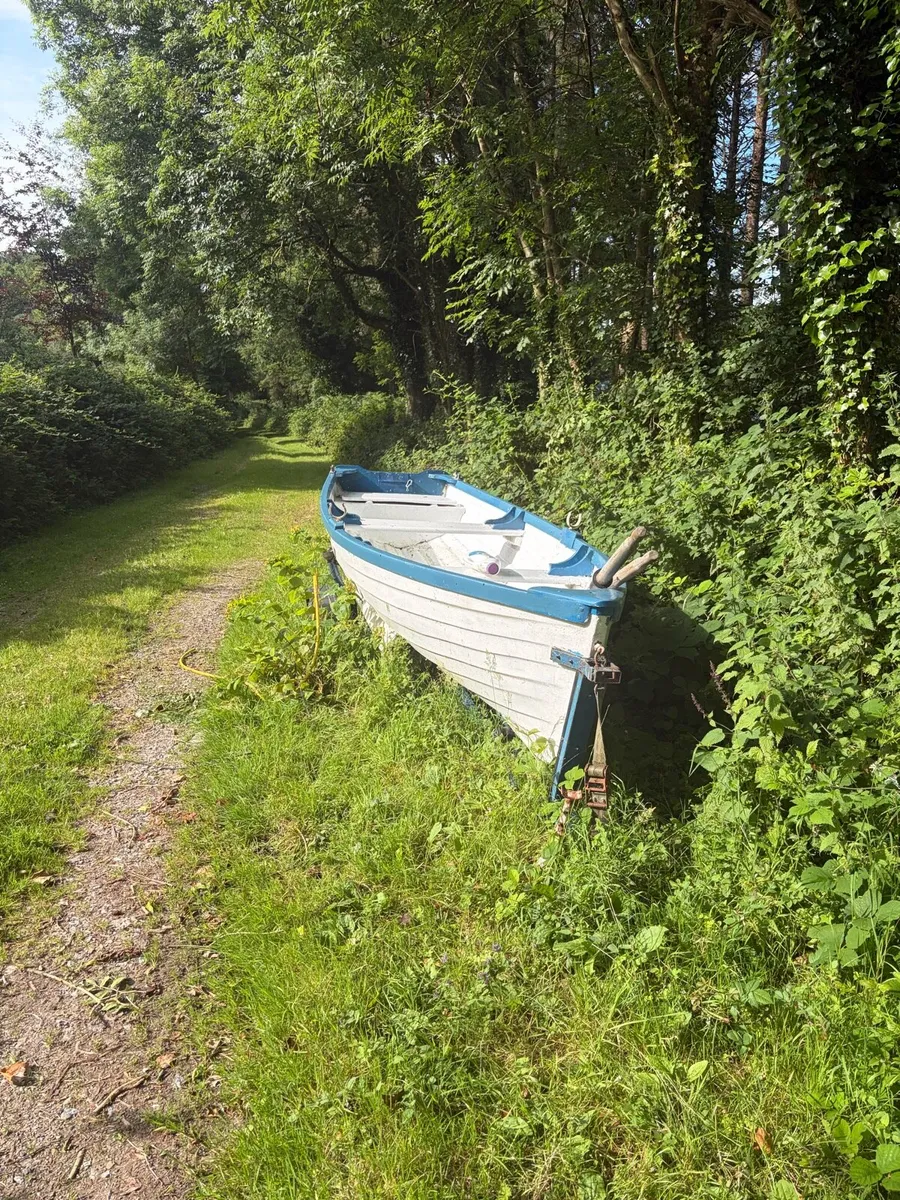 Lovely, Lake boat - Image 2