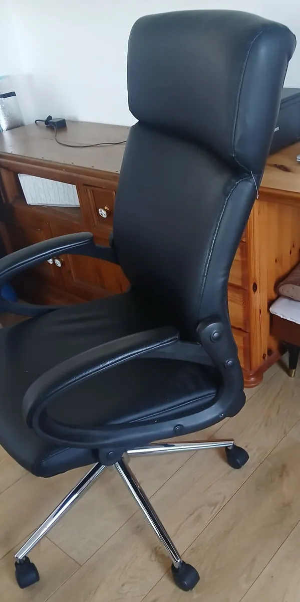 Office chair - Image 1