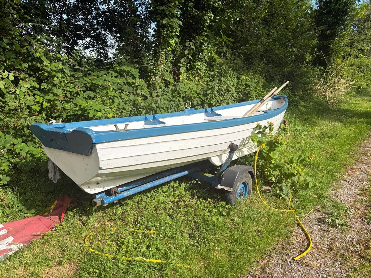 Lovely, Lake boat - Image 1