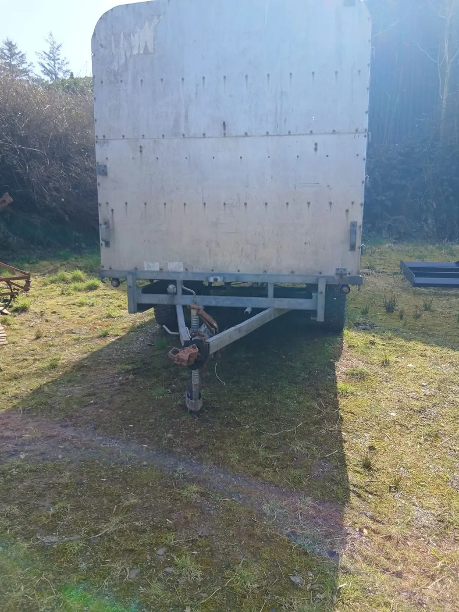 Ifor William Cow Box - Image 4
