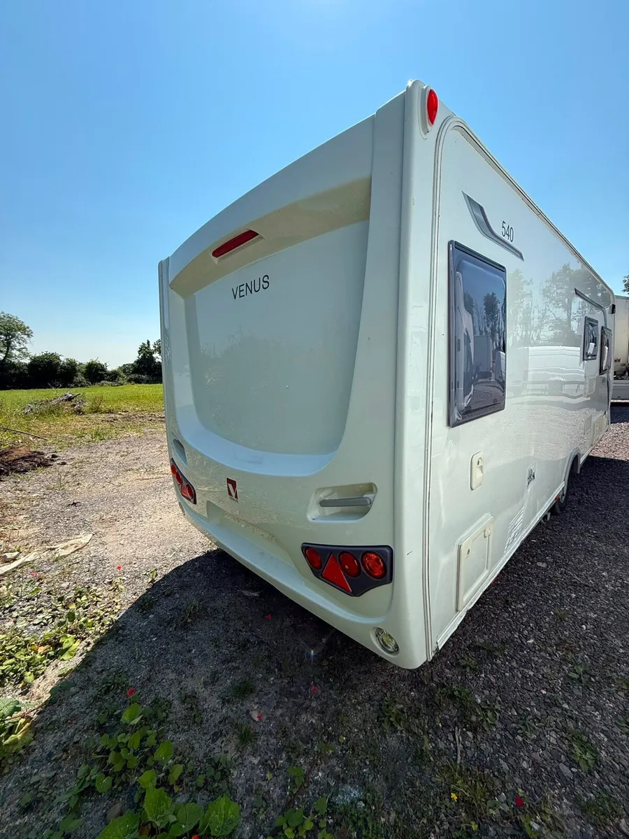 Lunar Venus 540 4 berth 2017 - Image 2