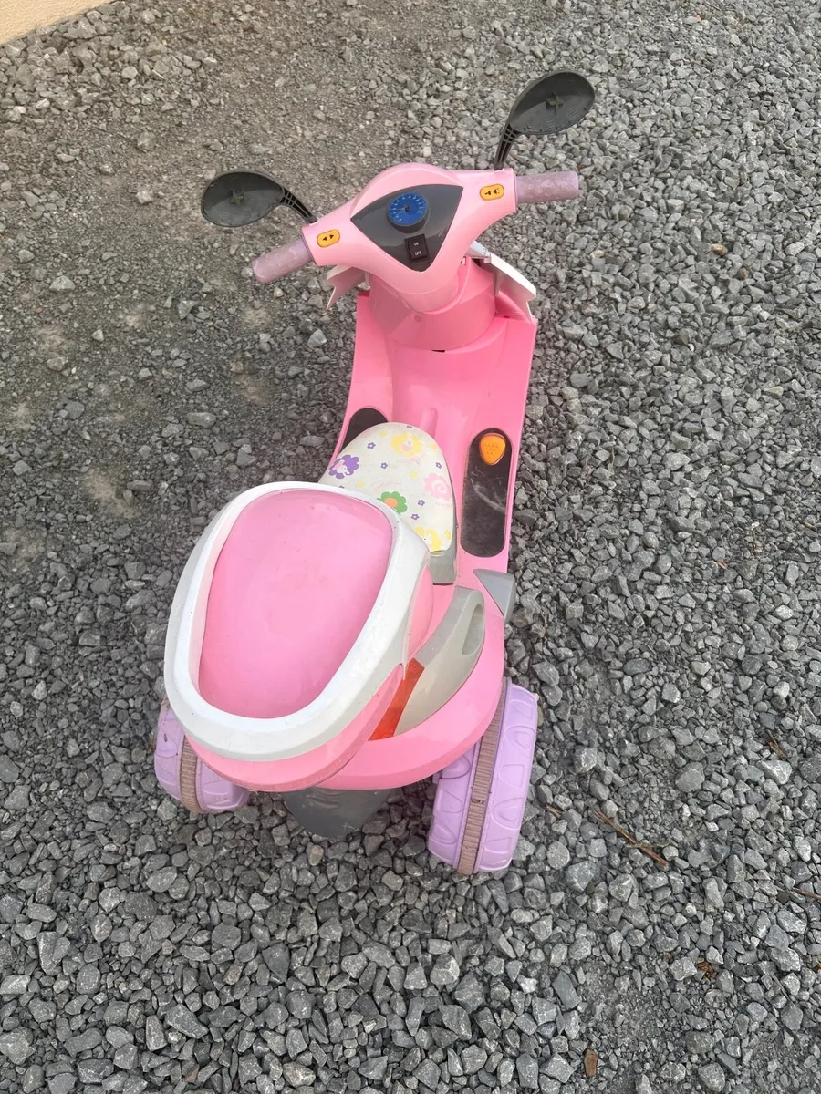 Kids electric ride on scooter - Image 1