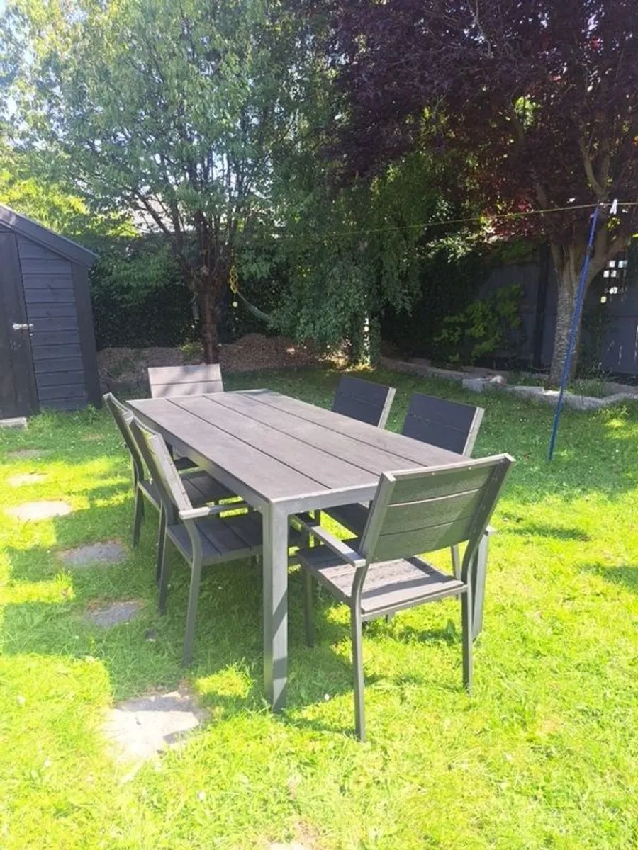 JSYK Jutlandia table and chairs - Image 1