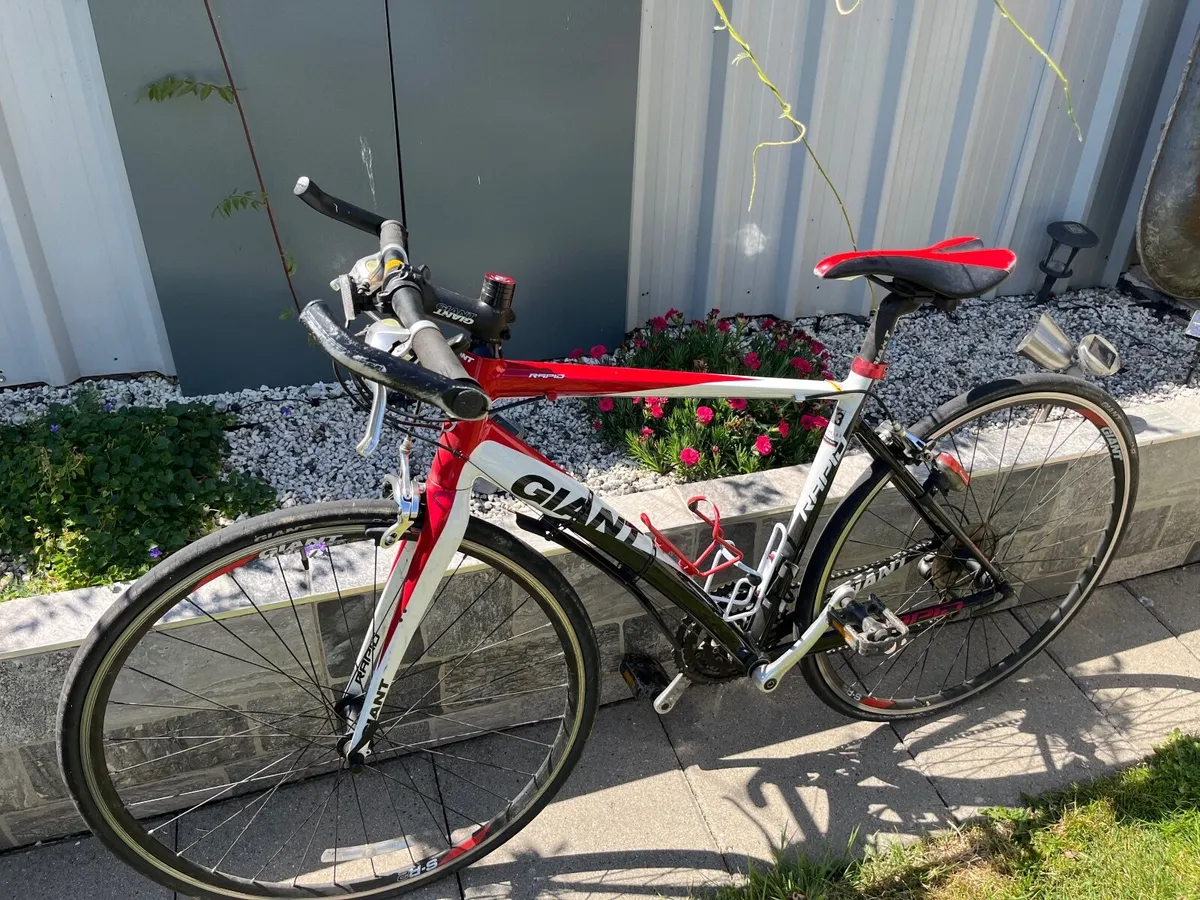 Giant Hybrid Bike - Sold as is - Image 3