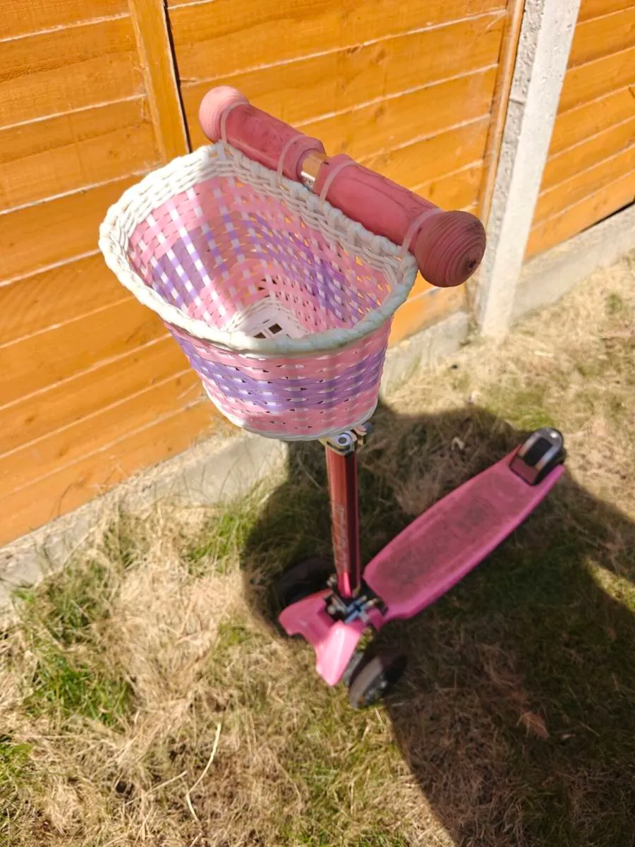 Girls scooter - Image 2
