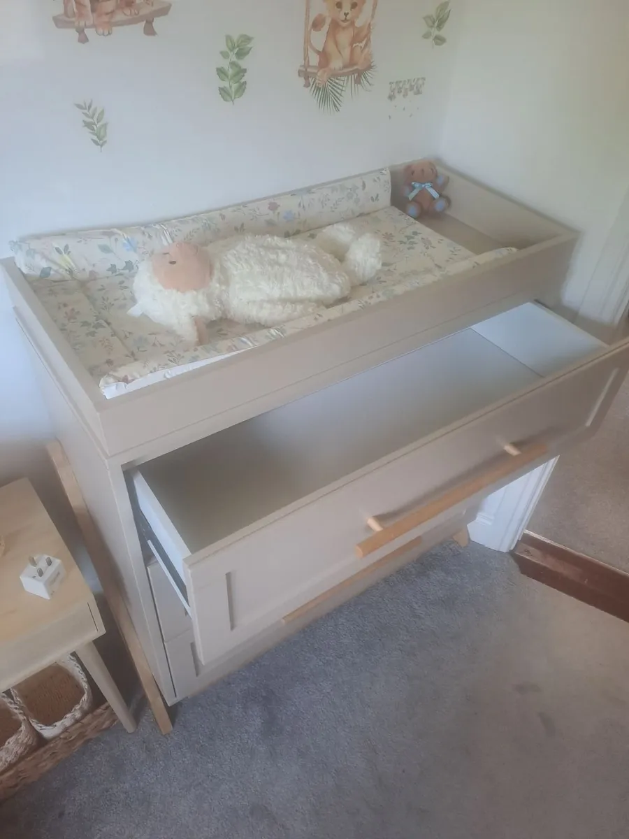Baby cot changing unit - Image 2