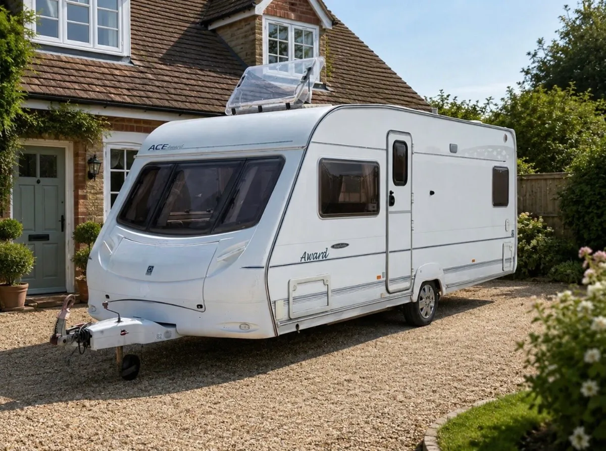4 Berth caravan for sale - Image 1