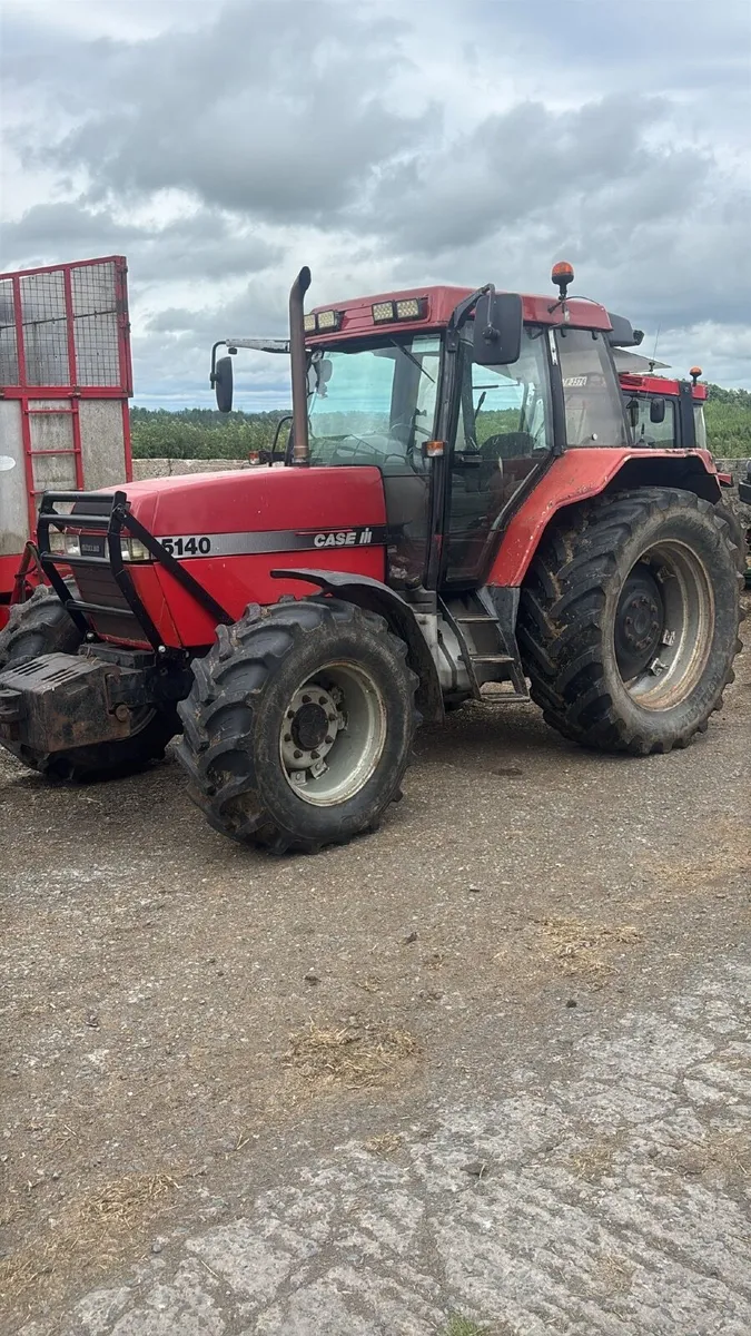 Case 5140 tractor - Image 2
