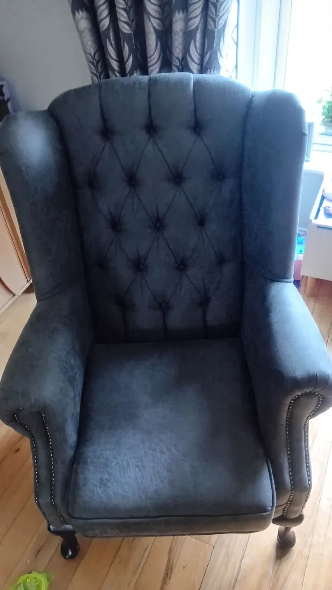 Arm chair - Image 1