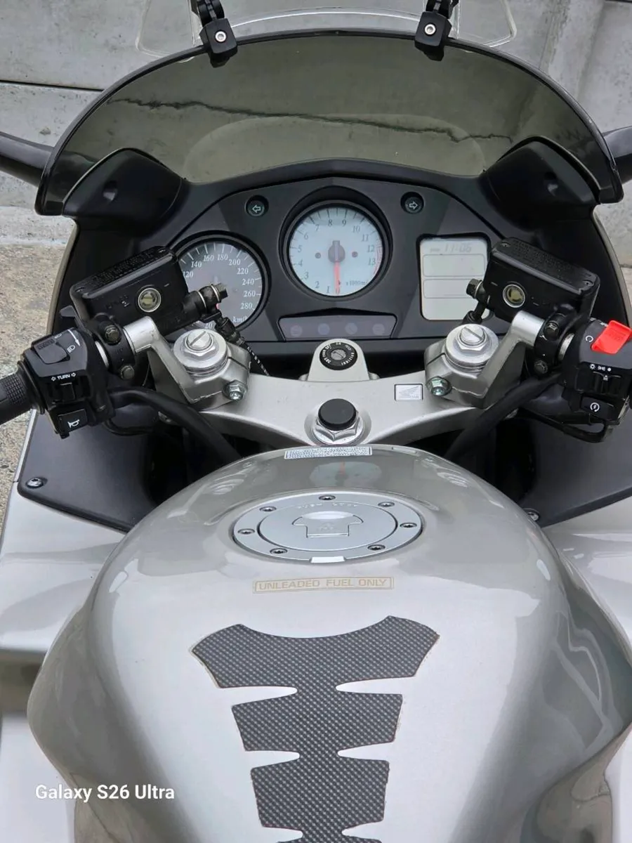 Honda vfr 800 - Image 2
