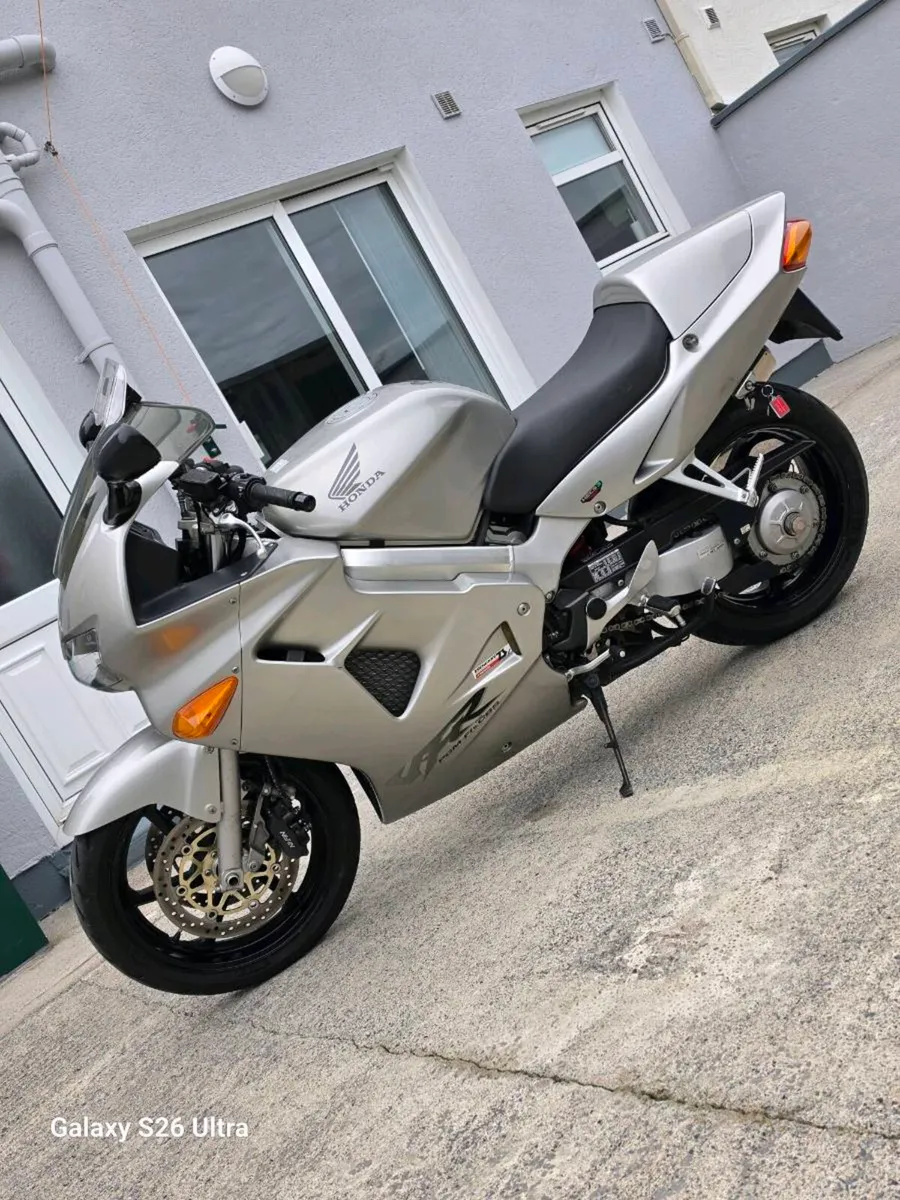 Honda vfr 800 - Image 4