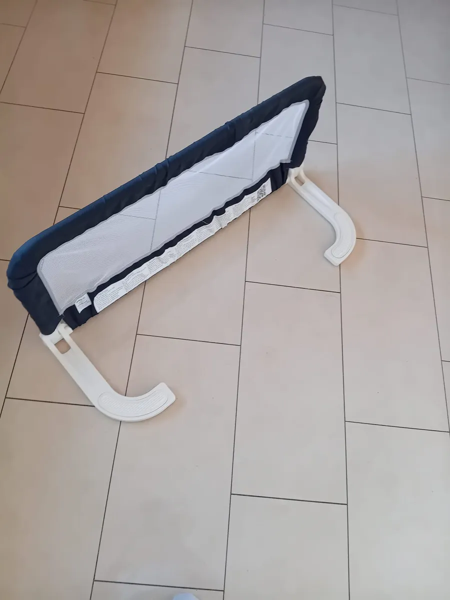Childrens bed rail