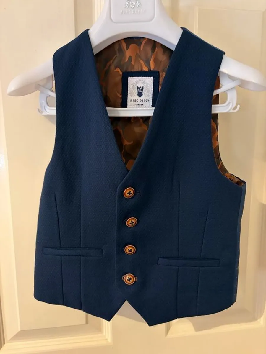 Navy 3 piece boys suit age 6 - Image 2