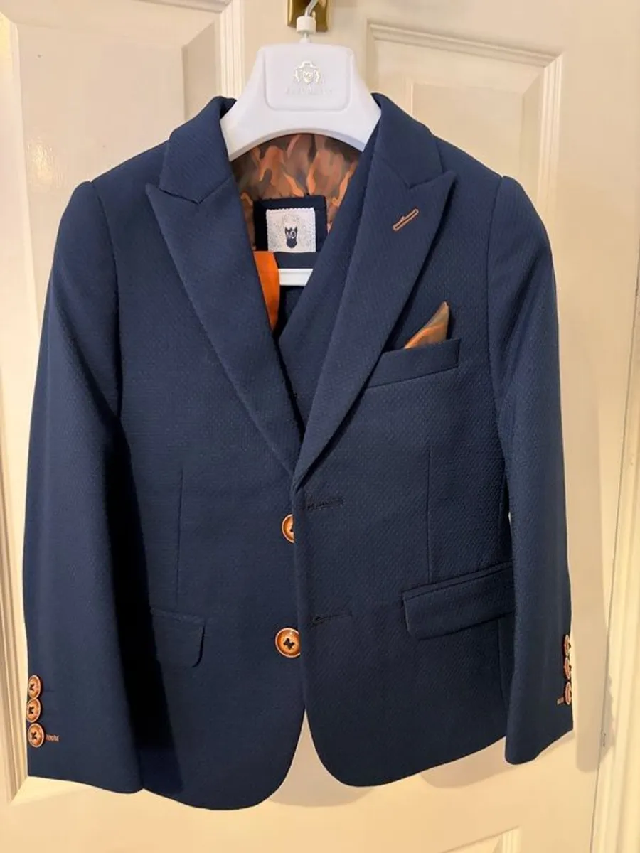 Navy 3 piece boys suit age 6 - Image 1