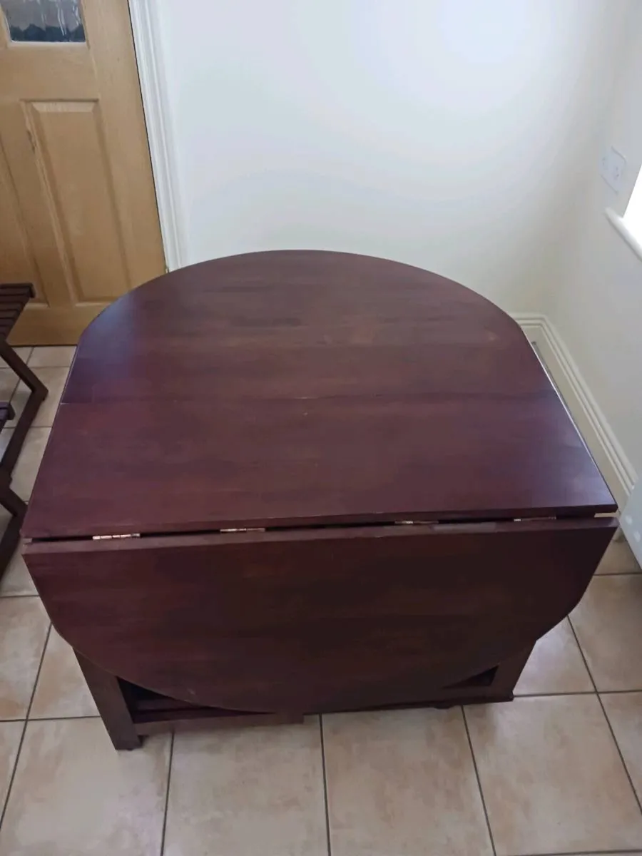 Folding dining table and chairs - Image 3