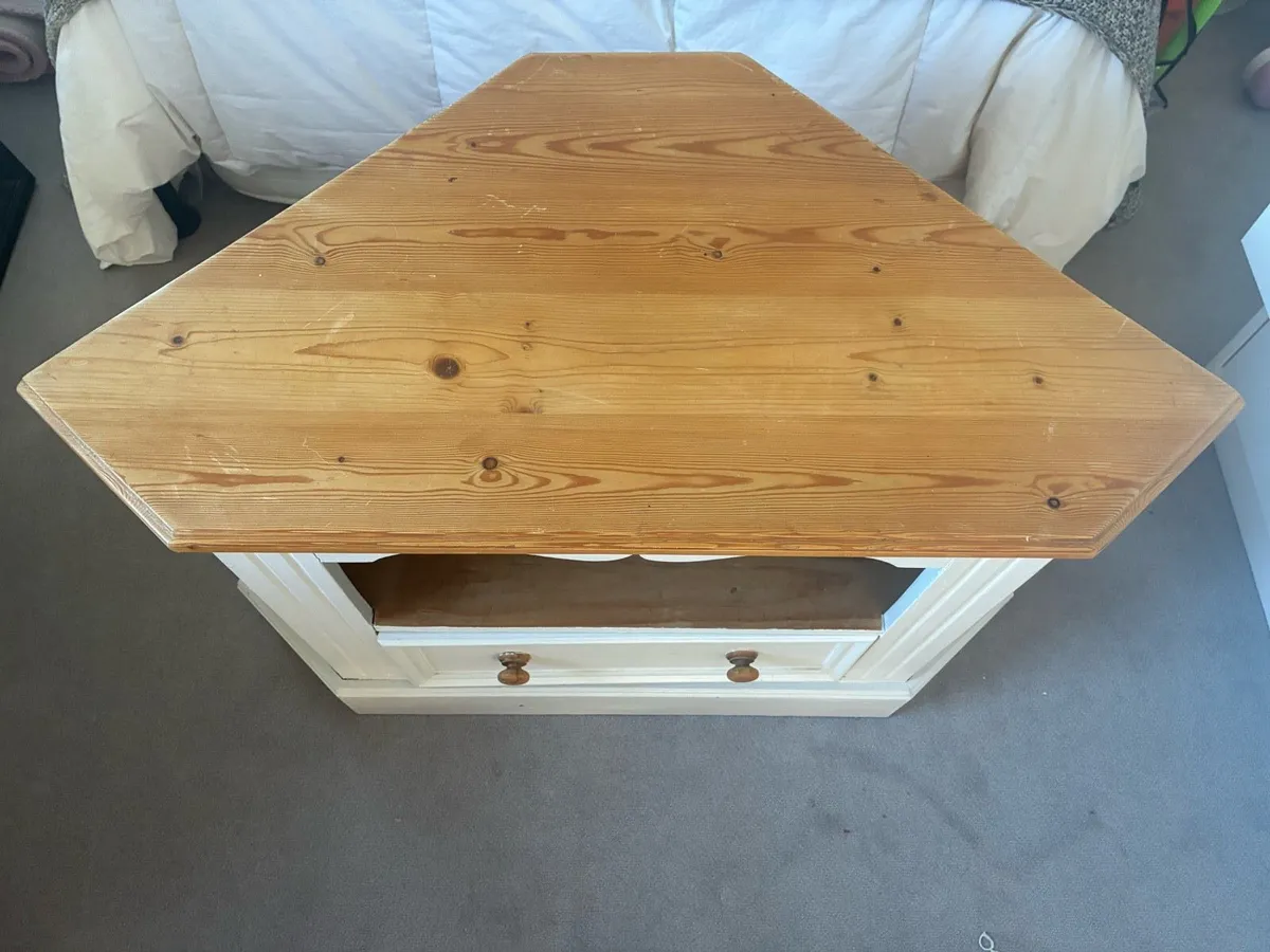 Tv stand corner - Image 2