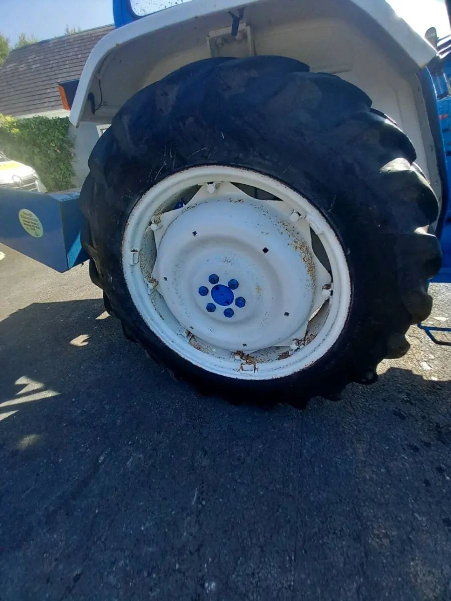 Ford 4000 tyers and rims - Image 3