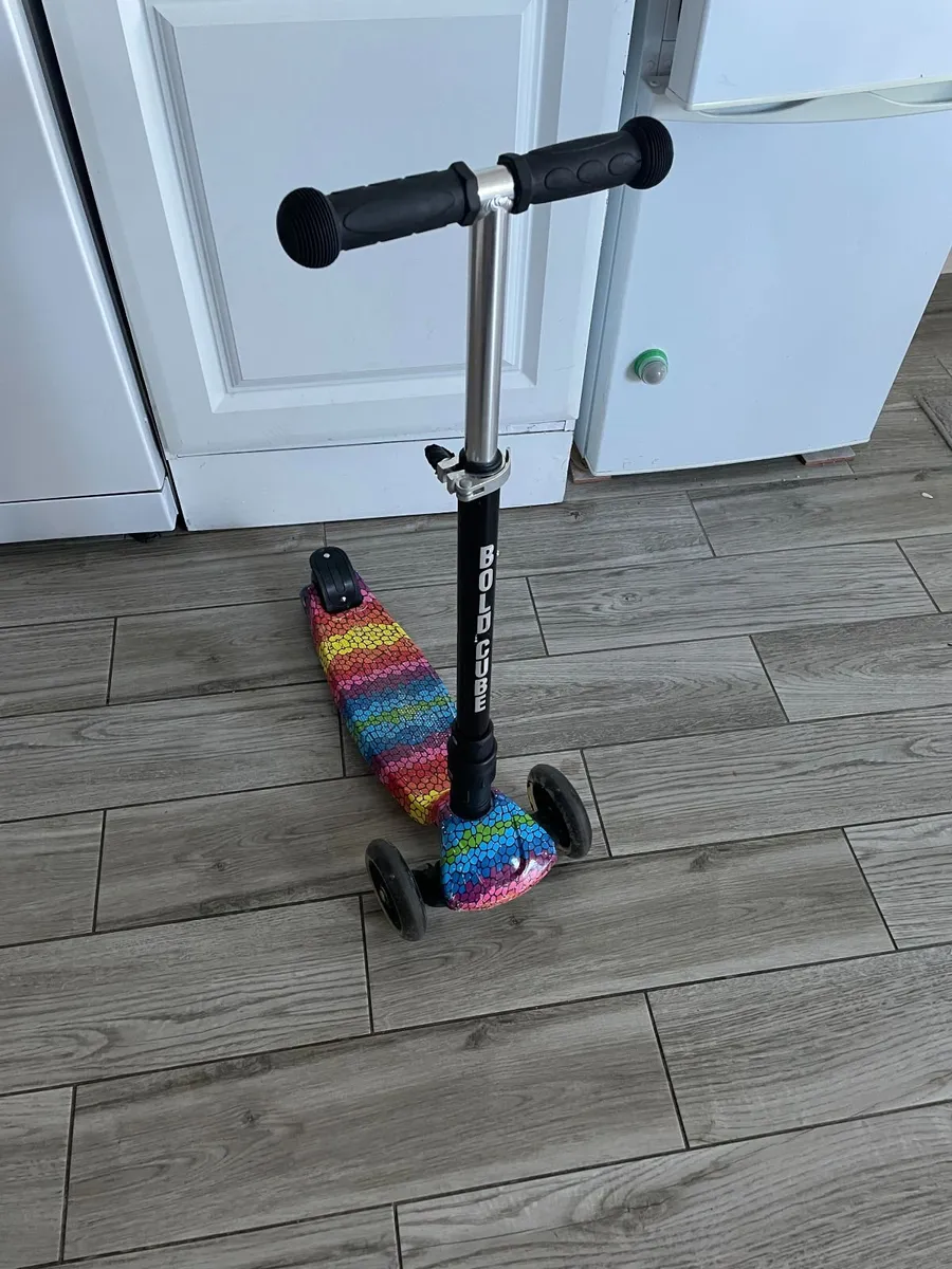 Kids Scooter with wheel lights - Image 1