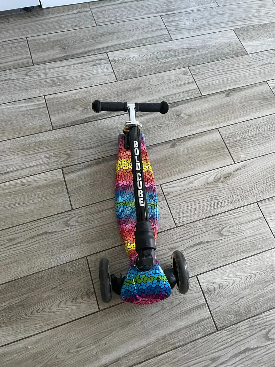 Kids Scooter with wheel lights - Image 2