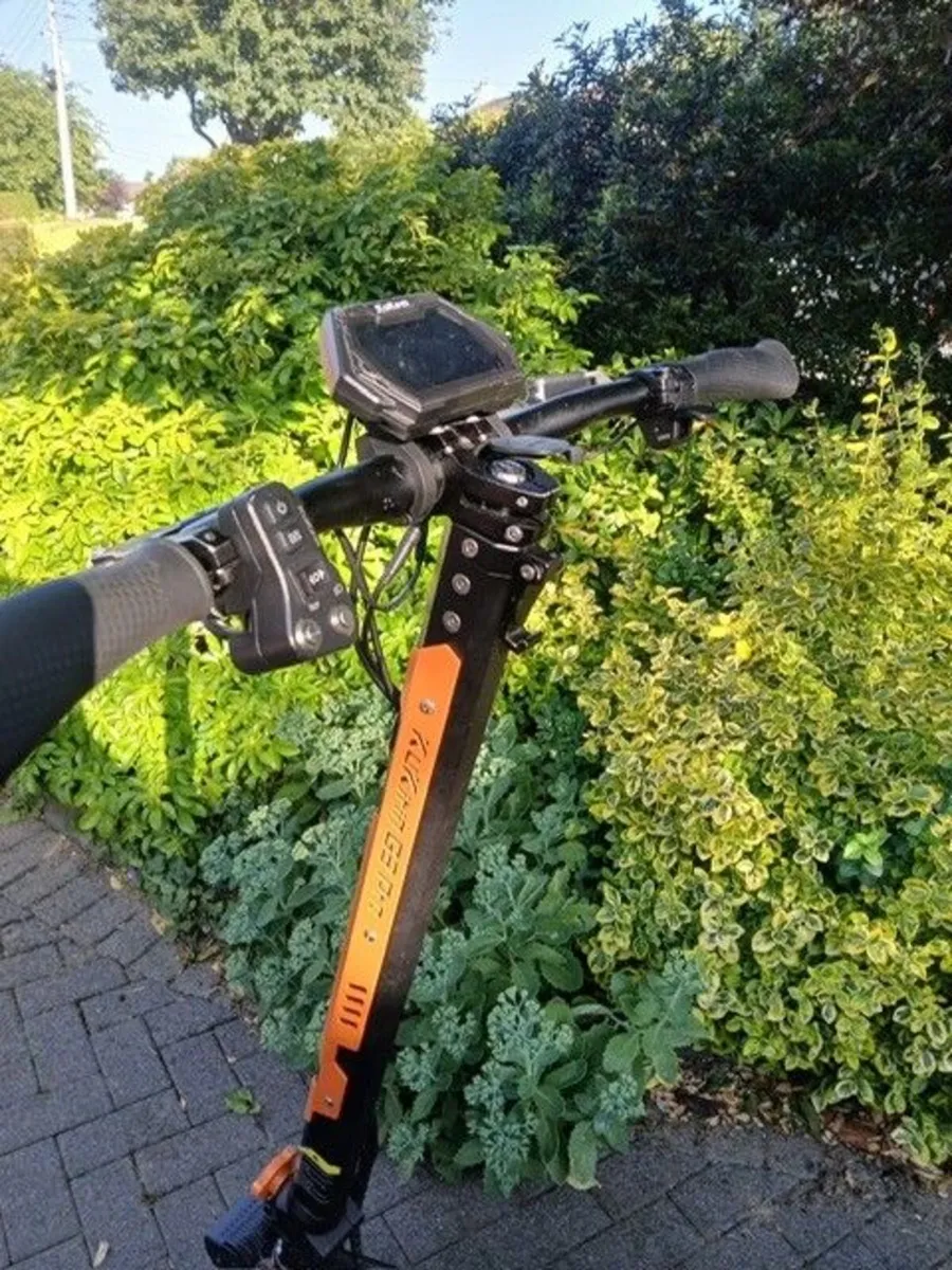 Kugo G3 Pro Electric Scooter (2025 Model) - Image 2