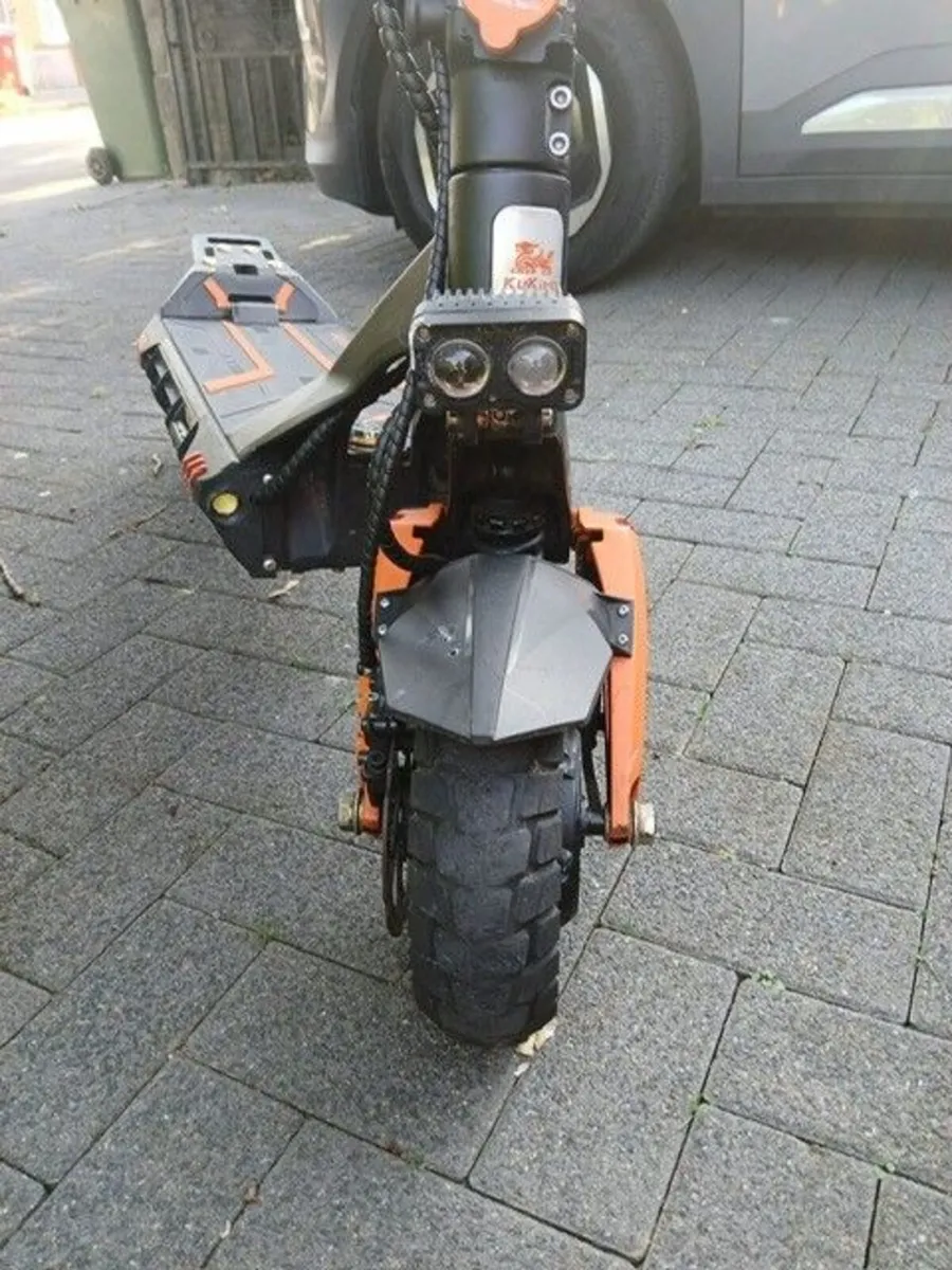 Kugo G3 Pro Electric Scooter (2025 Model) - Image 3